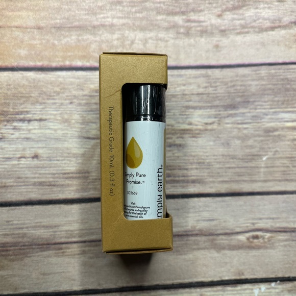 Simply Earth Relief Essential Oil Blend Roll On - Picture 4 of 5